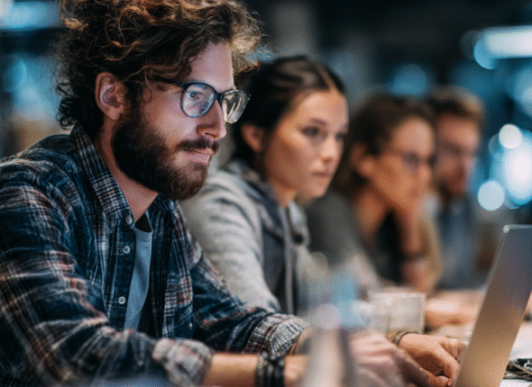 pixelweb_aw_German_e-commerce_professionals_analyzing_AI-driv_ab1635b4-d491-4ab5-b0c7-9493e39404f8_0